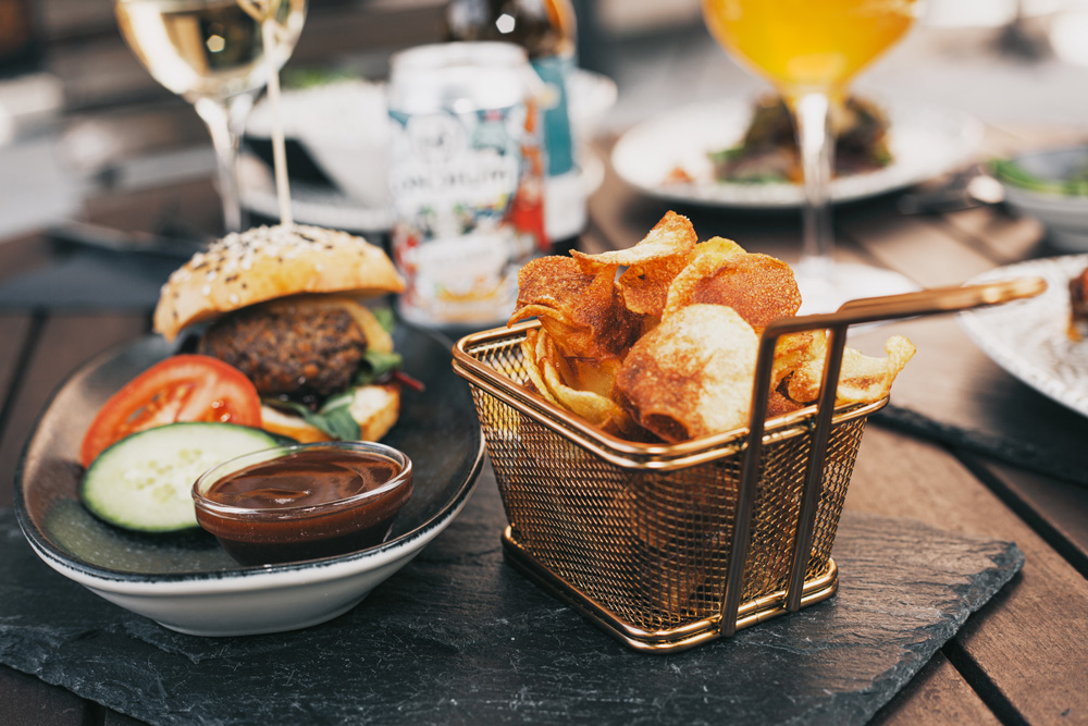 Hotel zur Post Burger Pommes und Bier